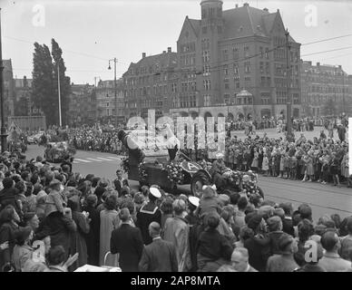 Flower Corso van Aalsmeer in Amsterdam Datum: 9. september 1950 Ort: Amsterdam, Noord-Holland Schlüsselwörter: Flower CORSO Stockfoto