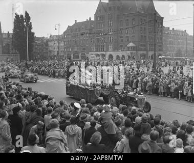 Flower Corso van Aalsmeer in Amsterdam Datum: 9. september 1950 Ort: Amsterdam, Noord-Holland Schlüsselwörter: Flower CORSO Stockfoto