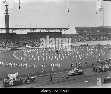 Flower Corso van Aalsmeer in Amsterdam Datum: 9. september 1950 Ort: Amsterdam, Noord-Holland Schlüsselwörter: Flower CORSO Stockfoto