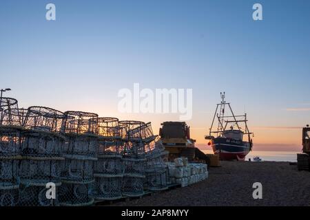 Winteraufgang in Hastings an der Altstadt Stade, Angelbootstrand, Rock-a-Nore, East Sussex, Großbritannien Stockfoto