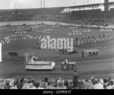 Flower Corso van Aalsmeer in Amsterdam Datum: 9. september 1950 Ort: Amsterdam, Noord-Holland Schlüsselwörter: Flower CORSO Stockfoto