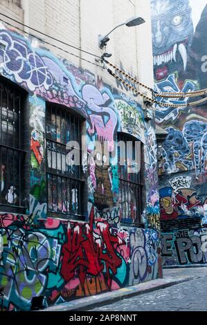 Straßenkunst in der Hosier Lane im Melbourne CBD, Australien Stockfoto