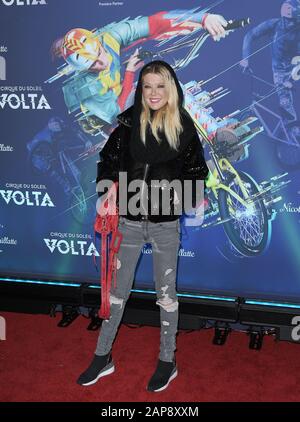 Los Angeles, USA. Januar 2020. Tara Reid kommt am Dienstag, 21. Januar 2020, auf der Premiere des Cirque Du Soleil VOLTA Los Angeles im Dodger Statdium in Los Angeles, Kalifornien, an. (Foto Von Sthanlee B. Mirador/Sipa USA) Kredit: SIPA USA/Alamy Live News Stockfoto