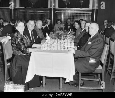 Kongress Personenverkehr in Amsterdam Datum: 29. Oktober 1951 Ort: Amsterdam, Noord-Holland Schlüsselwörter: Konferenzen, Personenverkehr, Personentransportkongresse Stockfoto