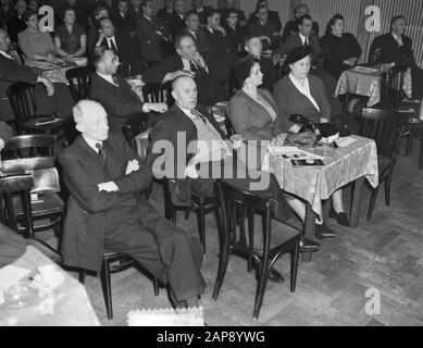Kongress Personenverkehr in Amsterdam Datum: 29. Oktober 1951 Ort: Amsterdam, Noord-Holland Schlüsselwörter: Konferenzen, Personenverkehr Stockfoto
