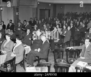 Kongress Personenverkehr in Amsterdam Datum: 29. Oktober 1951 Ort: Amsterdam, Noord-Holland Schlüsselwörter: Konferenzen, Personenverkehr Stockfoto