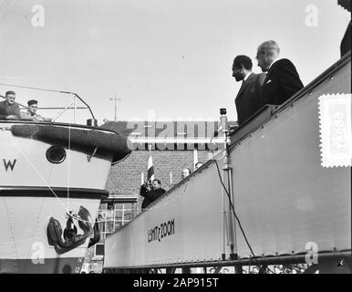 Beschreibung: Besuch Kaiser Selassie, zweiter Tag, Start Kinderdijk Tugboat Shegnew Datum: 4. November 1954 Ort: Kinderdijk Schlüsselwörter: Start, Besuche, Schlepper persönlicher Name: Haile Selassie, Kaiser von Äthiopien Stockfoto