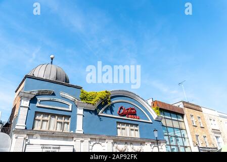 London, Großbritannien - 15. Mai 2019: Electric Cinema Building in Portobello Rd in Notting Hill. Sonniger Frühlingstag, Blick gegen den Himmel Stockfoto