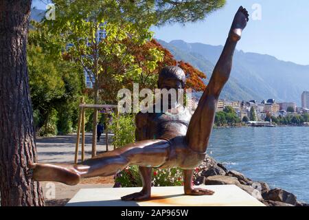 Li Ning Statue "le Prince de la gymnastique" von Sébastien Gouezigoux. Genfersee, Montreux, Kanton Waadt, Schweiz. Stockfoto