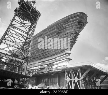 Bau-Flaggschiff Rotterdam für die HAU am RDM Datum: 4. Juni 1958 Schlagwörter: Schiffsbau Name: Rotterdam (Schiff) Stockfoto