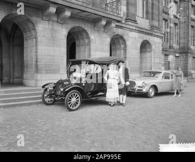 Dam tot Dam Rennen, erster Tag, Firma Gesink und terwey von Koog aan de Zaan Annoatie: Am 27. August 1959 der erste Damm Rennen statt. Die Veranstaltung war eine Initiative der Gemeinden von Amsterdam Zaandam als spielerischer Protest gegen die fehlende Verbindung zwischen Amsterdam und Zaandam. Sie wollten den Druck auf die Regierung auszuüben, damit die Coentunnel rasch zu verwirklichen. Die Teilnehmer hatten eine Route von der Zaanse Dam zu Amsterdam Dam, in dem alle möglichen Schiffe und Schiffe zugelassen wurden. Viele Prominente in das Rennen teilgenommen, wie Sänger Teddy Scholten, dichter Simo Stockfoto