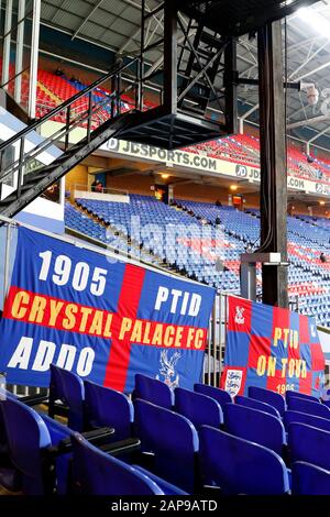 London, Großbritannien. Januar 2020. Allgemeiner Blick auf die aufgestellten Flaggen während des Premier-League-Spiels zwischen Crystal Palace und Southampton im Selhurst Park, London, England am 21. Januar 2020. Foto von Carlton Myrie. Nur redaktionelle Nutzung, Lizenz für kommerzielle Nutzung erforderlich. Keine Verwendung bei Wetten, Spielen oder einer einzelnen Club-/Liga-/Spielerpublikationen. Kredit: UK Sports Pics Ltd/Alamy Live News Stockfoto