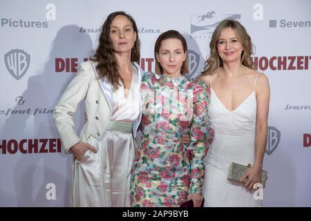 Jeanette Hain, Katharina Schuettler und Stefanie Stappenbeck, Til Schweiger bei der Weltpremiere des Kinofilms DIE HOCHZEIT im Zoo-Palast in Berlin a Stockfoto