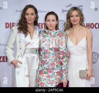 Jeanette Hain, Katharina Schuettler und Stefanie Stappenbeck, Til Schweiger bei der Weltpremiere des Kinofilms DIE HOCHZEIT im Zoo-Palast in Berlin a Stockfoto