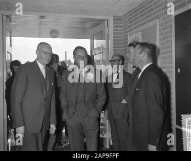 Besuch von Prinz Bernhard in der evangelischen christlichen Schule Prinz Bernhard in Tilburg Datum: 28. März 1961 Standort: Noord-Brandant, Tilburg Stichwörter: Besuche persönlicher Name: Bernhard, Fürst Stockfoto