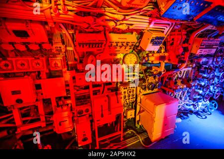 San Diego, Navy Pier, Kalifornien, USA - 1. August 2018: Maschinenraum des CCCP-sowjetischen U-Bootes B-39 in San Diego. Beliebte Touristenattraktion in Stockfoto