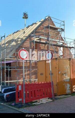 Leipzig, Deutschland. Januar 2020. Ein Einfamilienhaus wird in traditioneller Ziegelbauweise im Raum Leipzig errichtet. Kredit: Volkmar Heinz / dpa-Zentralbild / ZB / dpa / Alamy Live News Stockfoto