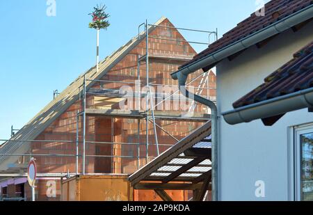 Leipzig, Deutschland. Januar 2020. Ein Einfamilienhaus wird in traditioneller Ziegelbauweise im Raum Leipzig errichtet. Kredit: Volkmar Heinz / dpa-Zentralbild / ZB / dpa / Alamy Live News Stockfoto