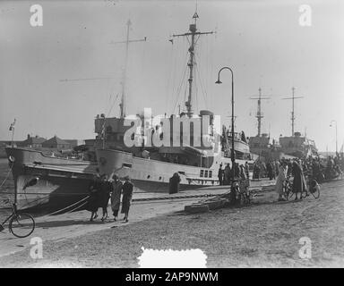 Den Helder Ankunft vier Minenräumer aus Indonesien M801 Abraham Crynssen, M802 Abraham van der Hulst, M803 Jan van Gelder, M804 Pieter Florisz Datum: 27. Oktober 1951 Ort: Den Helder Schlüsselwörter: Häfen, Marine, Kriegsschiffe Stockfoto