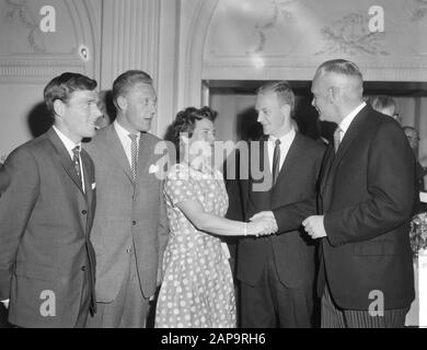 60 Jahre Royal Dutch Korfball Bond, gefeiert im Carlton Hotel, prominente Korfbballer gratulierten dem Vorstand Datum: 25. Mai 1963 Schlüsselwörter: Brett, Korfbballer persönlicher Name: Carlton Hotel Institution Name: KNKV Stockfoto