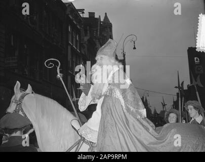 Ankunft Sint Nicholas in Amsterdam Datum: 25. November 1951 Ort: Amsterdam, Noord-Holland Schlüsselwörter: Ankunft Personenname: Sinterklaas Stockfoto