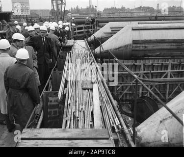 Bau IJtunnel. Die Ölbohrinsel im IJ. Innenbereich der Verkehrsrohre Datum: 7. Oktober 1963 Schlagwörter: Name der Tunnelbauanstalt: Ij-Tunnel Stockfoto