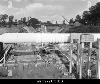 Bau IJtunnel. Die Ölbohrinsel im IJ. Innenbereich der Verkehrsrohre Datum: 7. Oktober 1963 Schlagwörter: Name der Tunnelbauanstalt: Ij-Tunnel Stockfoto