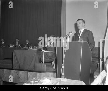 Hauptversammlung des KNVB in Esplanade in Utrechter, J. J. Egberts Datum: 18. Juli 1964 Ort: Utrechter Schlüsselwörter: Meetings persönlicher Name: Esplanade, J. Egberts Institutionenname: KNVB Stockfoto