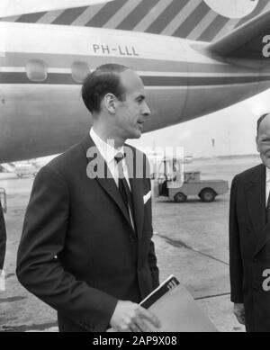 Ankunft der französische Finanzminister Giscard DeStaing auf Schiphol Datum: 20. Juli 1964 Ort: Noord-Holland, Schiphol Schlüsselwörter: Ankunft persönlicher Name: Giscard DeStaing Stockfoto