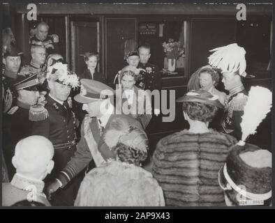 Dänemark Datum: 1954 Ort: Amsterdam, Noord-Holland Schlüsselwörter: Könige, Königinnen, Königshaus, Fürsten, Staatsbesuche, Stationen persönlicher Name: Bernhard, Prinz, Ingrid Koningin, Juliana, Königin, König, Frederik Stockfoto