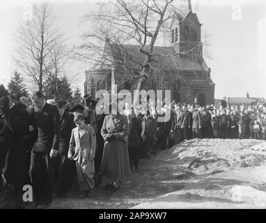 Beerdigung von acht Opfern Feuer Kampen Datum: 15. April 1952 Ort: Kampen Schlüsselwörter: Beerdigungen Stockfoto