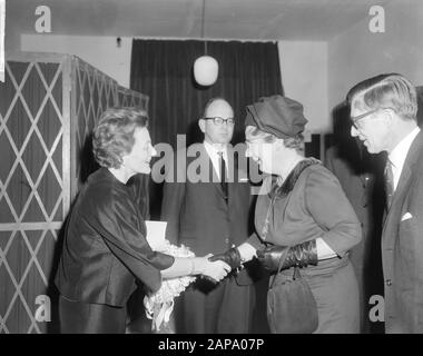 Der Albert-Schweitzer-Preis, der Frau G. Kurtz in Concertgebouw v.l. verliehen wird Königin Juliana Datum: 23. Januar 1965 Schlüsselwörter: KONZERTGEBÄUDE, Königinnen persönlicher Name: Juliana (Königin Niederlande), Juliana, Königin Stockfoto