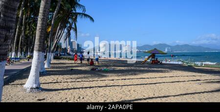 Strand von Nha Trang in Vietnam. Klarer Tag 9. Januar 2020 Stockfoto