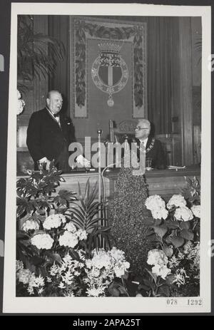 Besuch von winston churchill in den niederlanden ein Jahr nach der Befreiung fotografiert anefo alle Rechte Datum: Mai 1946 Ort: Noord-Holland, Schiphol Schlüsselwörter: Ehrenschützen, Politiker, Reden usw. Flughäfen persönlicher Name: Churchill W., Whole D. von, Oud, Pieter, Schermerhorn, Willem Stockfoto