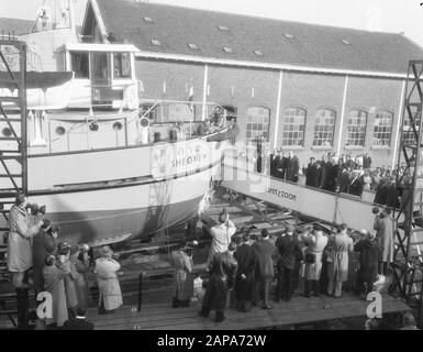 Beschreibung: Besuch Kaiser Selassie, zweiter Tag, Start Kinderdijk Tugboat Shegnew Datum: 4. November 1954 Ort: Kinderdijk Schlüsselwörter: Start, Besuche, Schlepper persönlicher Name: Haile Selassie, Kaiser von Äthiopien Stockfoto