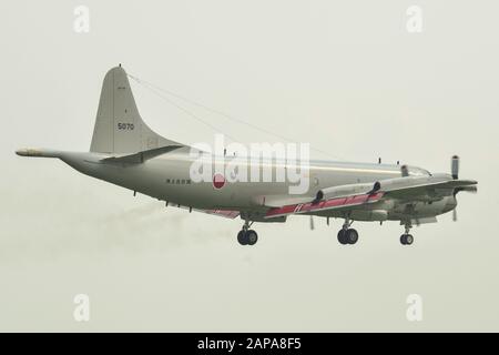 Saigon, Vietnam - 14. Oktober 2019. Lockheed P-3C Orion of Japan Air Self Defence Force (JASDF) Landing at Tan Son Nhat Airport (SGN). Stockfoto