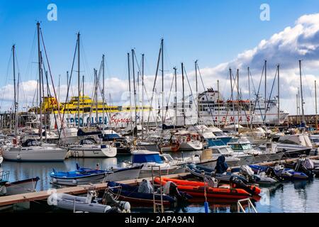 Blick über den Hafen von San Sebastián auf der Kanareninsel La Gomera Stockfoto