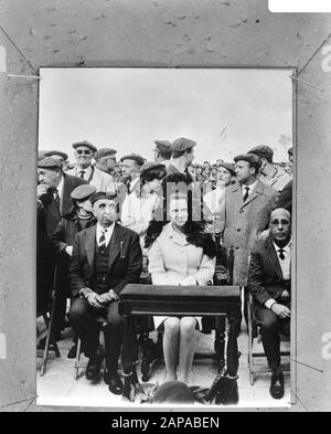 Prinzessin Irene bei der jährlichen Sitzung der Carlisten in Spanien Beschreibung: Meetings, Princesses, Irene, Princess Datum: 2. November 1966 Ort: Spanien Schlüsselwörter: Meetings, Princesses persönlicher Name: Irene, Prinzessin Stockfoto