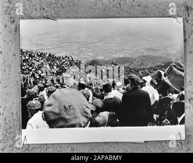 Treffen von Carlisten (politische Bewegung in Spanien) im Montejurra im spanischen Baskenland in Navarra Beschreibung: Treffen, Karlisten, politische Bewegungen Datum: 6. August 1969 Ort: Navarra, Spanien Schlüsselwörter: Treffen, Karlisten, politische Bewegungen Stockfoto