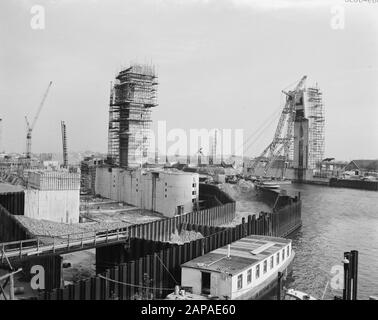 Sturmflutsperrwerk in der Hollandse IJssel bei Capelle aan de IJssel Datum: 28. Oktober 1957 Standort: Capelle aan den IJssel Schlüsselwörter: STORMVLOEDKERGES, Bauwesen Stockfoto