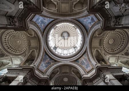 Deckenansicht des französischen Mausoleumses für Große Menschen in Frankreich - das Pantheon in Paris Stockfoto