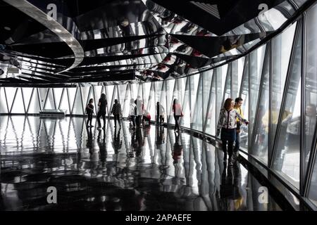 Innenansicht der Aussichtsplattform des Canton Tower in Guangzhou Stockfoto