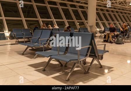 Addis Abeba, Äthiopa. Dezember 2019. Pssenger sitzt im Inneren des Ablegerterminals am Bole International Airport, Addis Abeba, Äthiopa. Stockfoto