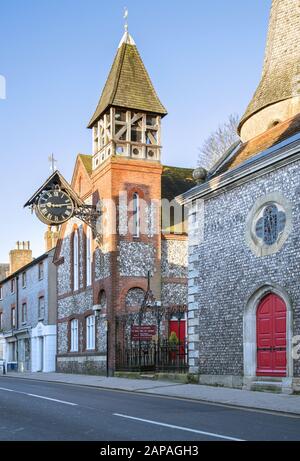 Die Uhr in der lewes High Street East sussex Stockfoto