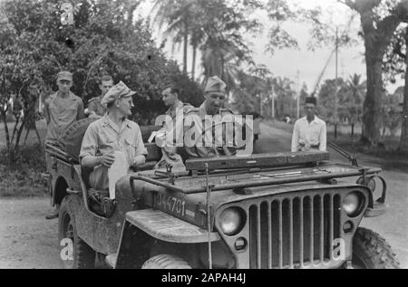 Besuch der US-Konsularmission in Palembangs Beschreibung: Der amerikanische Oberstleutnant W. Allison I.N.D in einem ej Datum: 17. Oktober 1947 Ort: Indonesien, Niederländisch-Indien, Palembangs, Sumatra Stockfoto