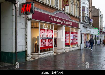 Northampton UK, 22. Januar 2020. Die Edinburgh Woolen Mill und Bonmarche schließen Verkaufsfenster an der Abington Street aus, weitere zwei bekannte Geschäfte schließen im Stadtzentrum. Kredit: Keith J Smith./Alamy Live News Stockfoto