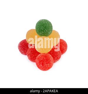 Bunte Marmelade isoliert auf weißem Hintergrund. Köstliche Jujube Bälle. Stockfoto