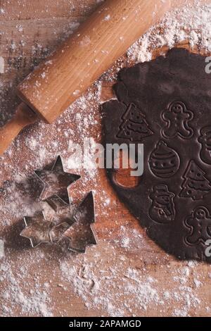 Nahaufnahme von süßen Lebkuchenplätzchen vor dem Backen Stockfoto