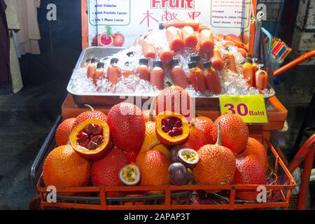 GAC-Frucht chiang Mai Thailand Früchte Momordica cochinchinensis Stockfoto