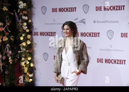 Berlin, Deutschland. Januar 2020. Berlin:Das Foto zeigt die Schauspieler Katharina Schüttler, Samuel Finzi, Lilli Schweiger, Til Schweiger, Stefanie Stappenbeck, Brigitte Zeh, Milan Peschel und Jeanette Hain auf dem roten Teppich vor dem Zoopalast. (Foto von Simone Kuhlmey/Pacific Press) Credit: Pacific Press Agency/Alamy Live News Stockfoto